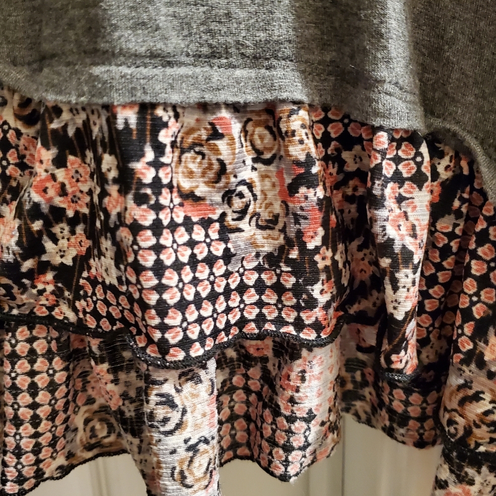 Gray Blouse with Patterned Ruffle Trim - Picture 3 of 3